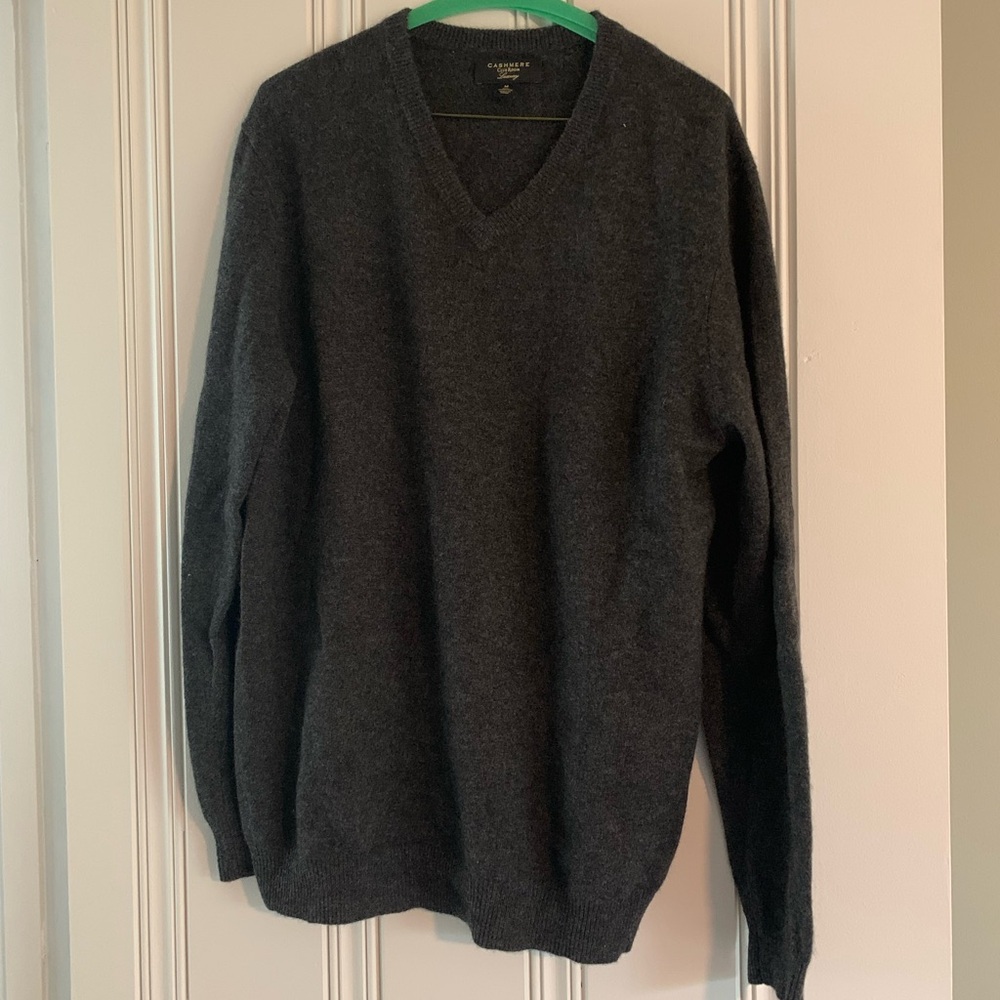Men’s cashmere grey v neck sweater